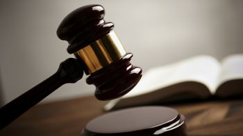 Profesor acusado de abusar de su alumna elude el juicio a cambio de tareas comunitarias