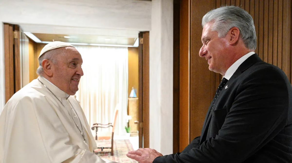 A días de recibir el alta médica, el Papa Francisco se reunió con el presidente de Cuba