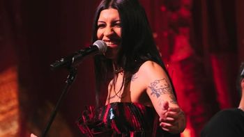 Cazzu la rompió homenajeando a Mercedes Sosa