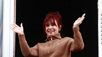 La Justicia aclaró que Cristina Kirchner puede salir al balcón durante la prisión domiciliaria