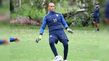 El arquero Gonzalo Gómez ratificó su continuidad y sueña con la revancha albiceleste