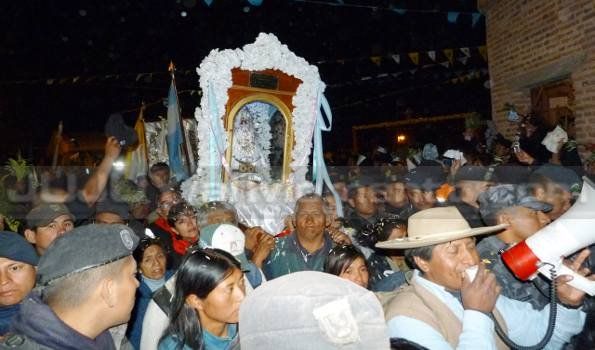 Miles de fieles acompañaron el descenso de la Virgen de Punta Corral
