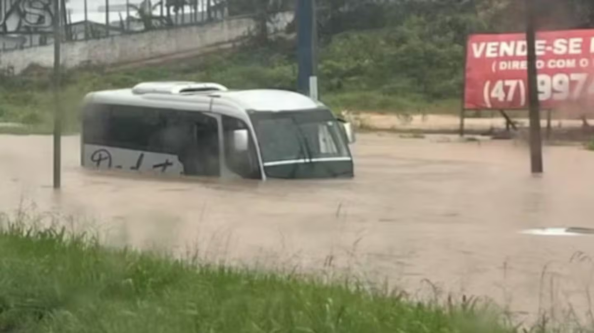 El dramático relato de un argentino en el temporal de Brasil: Se derrumbaban los morros