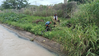 Vecinos accionan por su cuenta ante la falta de obras en el 