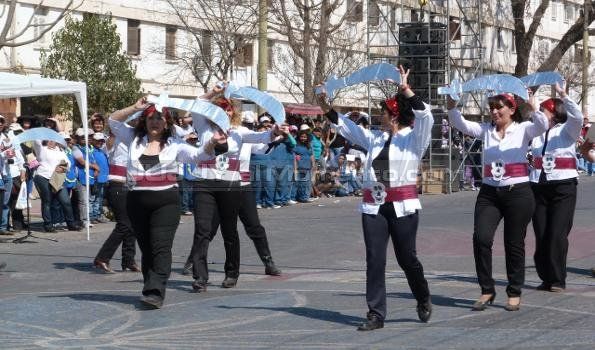 Más de 5000 docentes participaron del desfile en avenida Córdoba