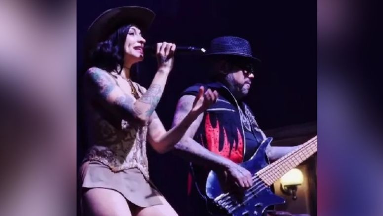 Cazzu sigue conquistando EEUU: le rindió un homenaje a Selena