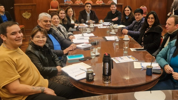 Falta de designación de cargos: vicedirectores llevaron su reclamo a la Legislatura