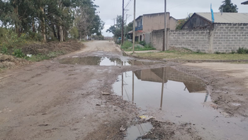 Abandono total en Palpalá: calles con enormes pozos y agua estancada