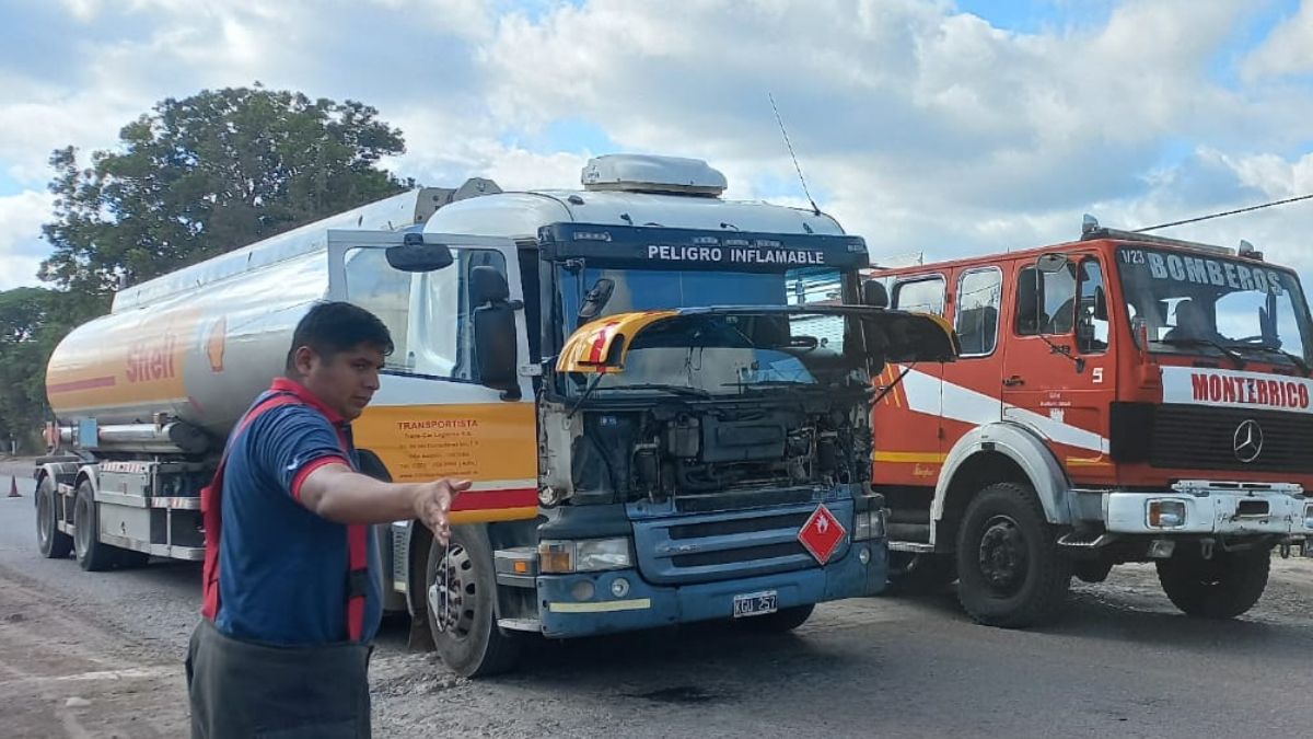 Bomberos de Monterrico evitaron que un camión de combustible explote