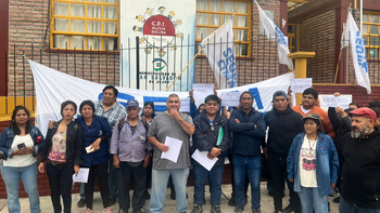 Denunciando despidos y maltrato, municipales reclamaron en el CDI de Campo Verde