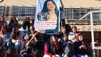 Furor por Cazzu en San Pedro de Jujuy