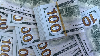 El dólar mayorista se aceleró sobre el cierre y anotó su mayor suba semanal