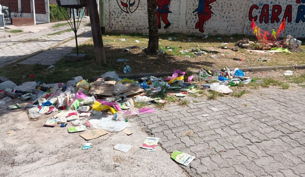 La Plaza de los Duendes de Palpalá se convirtió en un basural