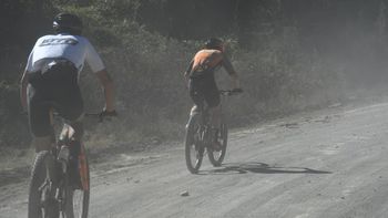 Más de 200 ciclistas participaron del Rally de Mountain Bike 
