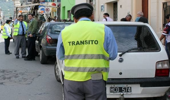 Controles de uso del cinturón de seguridad en calles Lavalle e Independencia