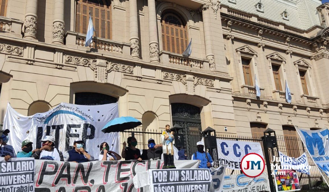 Una multitud reclamó en Jujuy por Tierra, techo y trabajo