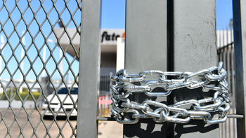 Trabajadores de Fate realizaron una y denunciaron que la planta sigue cerrada