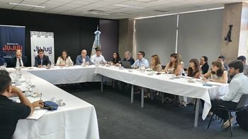 Docentes: el Gobierno ofreció llevar el salario inicial a $925 mil y un aumento del 6,13% en el básico gris
