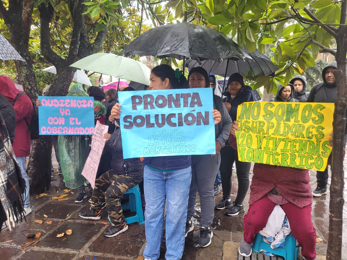 Vecinos de Monterrico temen ser desalojados de sus viviendas Vecinos de Monterrico temen ser desalojados de sus viviendas