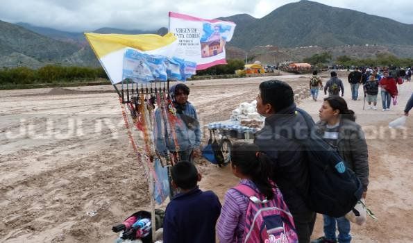 Miles de fieles acompañaron el descenso de la Virgen de Punta Corral