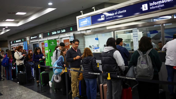 Por el paro de pilotos, Aerolíneas Argentinas anticipó demoras en 95 vuelos