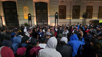 Policías no se fueron de Casa de Gobierno hasta entregar su petitorio