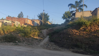 Un zanjón en medio de la calle, continúa el problema en La Loma