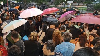 Diluvio en San Salvador: la tormenta afectó la pasarela de los egresados