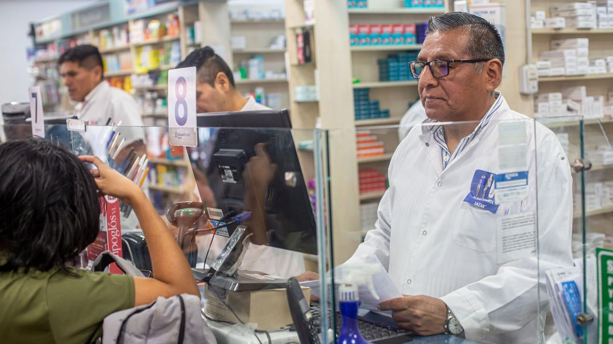 Bajas ventas en farmacias: Los precios son exorbitantes y la gente se lleva lo justo