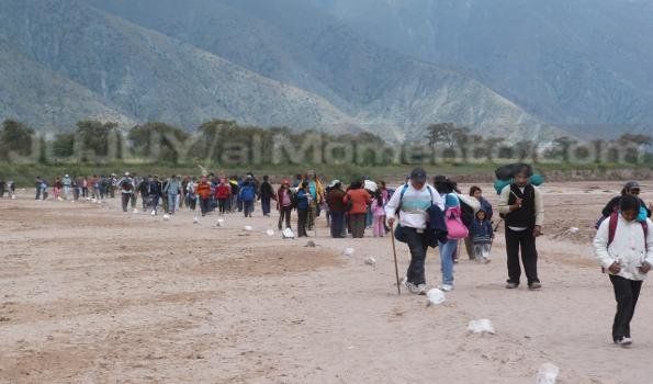 Miles de fieles acompañaron el descenso de la Virgen de Punta Corral