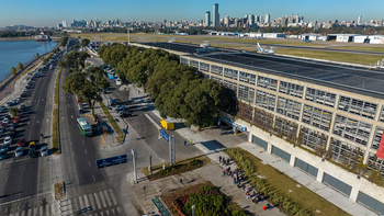 Trágico accidente en Aeroparque: murió una persona y otra está herida
