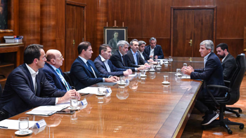 Luis Caputo se reunió con los supermercados en medio de la tensión por los precios