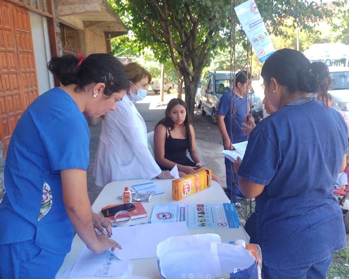 Imagen: operativo dengue en Caimancito. (Foto: Ministerio de Salud)
