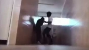 Un alumno fue emboscado y golpeado por cuatro compañeros en el baño de una escuela