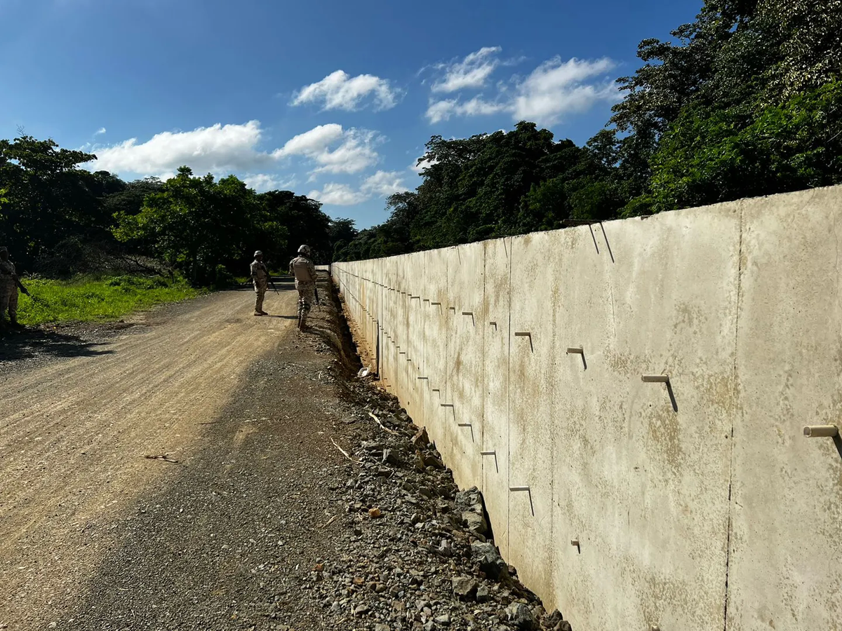 El muro del que nadie habla: 164 kilómetros de concreto, acero y alambre de púas