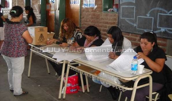 Más de 30 millones de argentinos deciden los candidatos de octubre