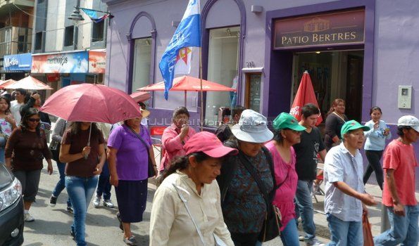 Capacitadores de la Corriente del Pueblo marcharon por el centro