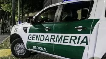 Un pasajero salvó a una adolescente que intentaban sacar del país