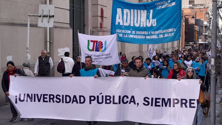 Multitudinaria marcha universitaria en Jujuy: 
