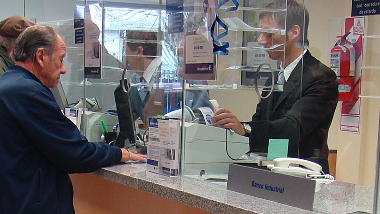 Arrancó el pago a jubilados de ANSES: el calendario completo