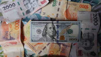 El dólar oficial bajó y la brecha con el techo de la banda alcanzó un máximo