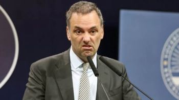 Bajo presión política, Adorni deberá presentarse ante el Senado en julio