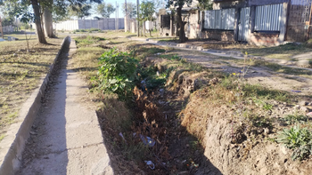 Una calle con un metro de profundidad afecta a los vecinos de San José
