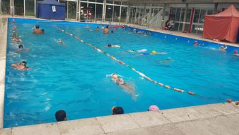 El natatorio del Parque San Martín tiene cupos disponibles
