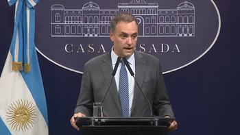El Gobierno limitó por decreto el derecho a huelga y anunció ajustes en Cultura y DDHH