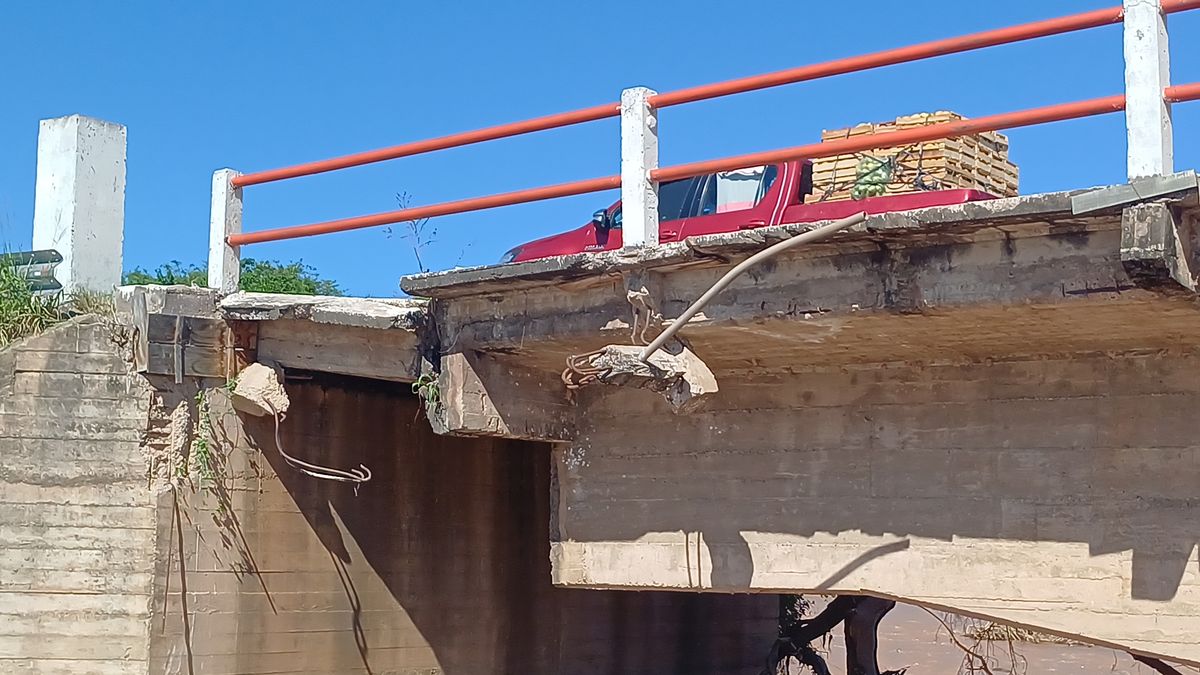 Peligro en la Ruta 34: un puente está a punto de romperse