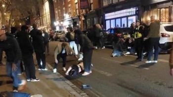Inglaterra: un hombre arrolló a una multitud y dejó siete heridos graves