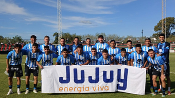 Gimnasia fue una bomba y sigue en lo más alto del torneo