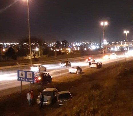 Vuelco y varios autos implicados en un accidente sobre Ruta N°9