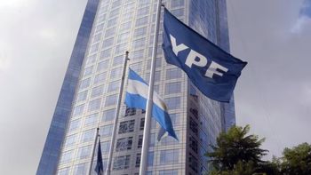 Burford pidió que el Estado le traspase YPF para saldar su deuda de US$ 16.100 millones
